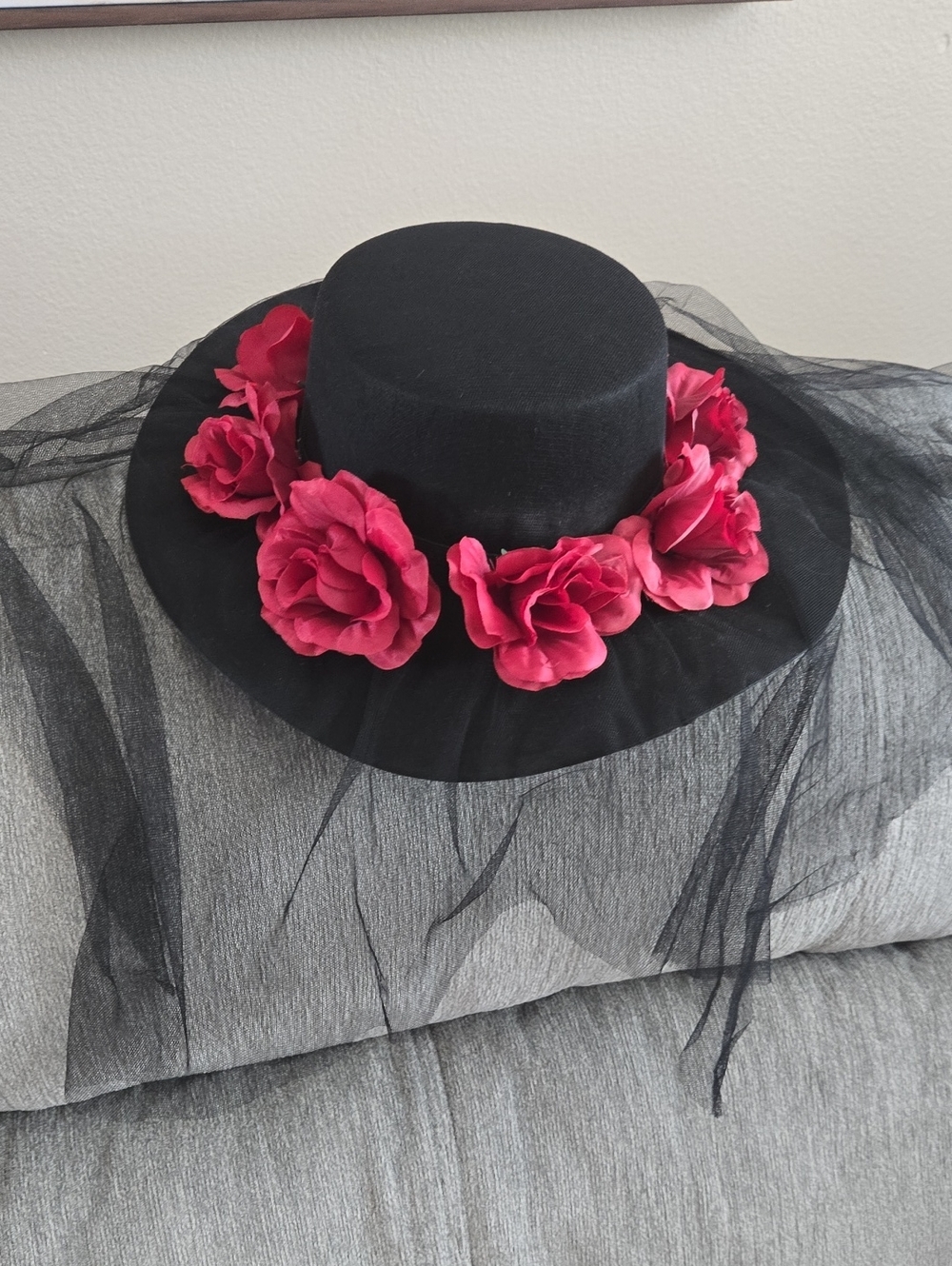 Halloween Black Floral Trim Wide-Brim Hat with Red Roses